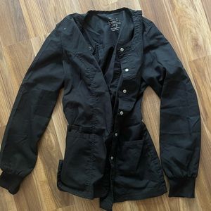 Scrub Jacket in black!